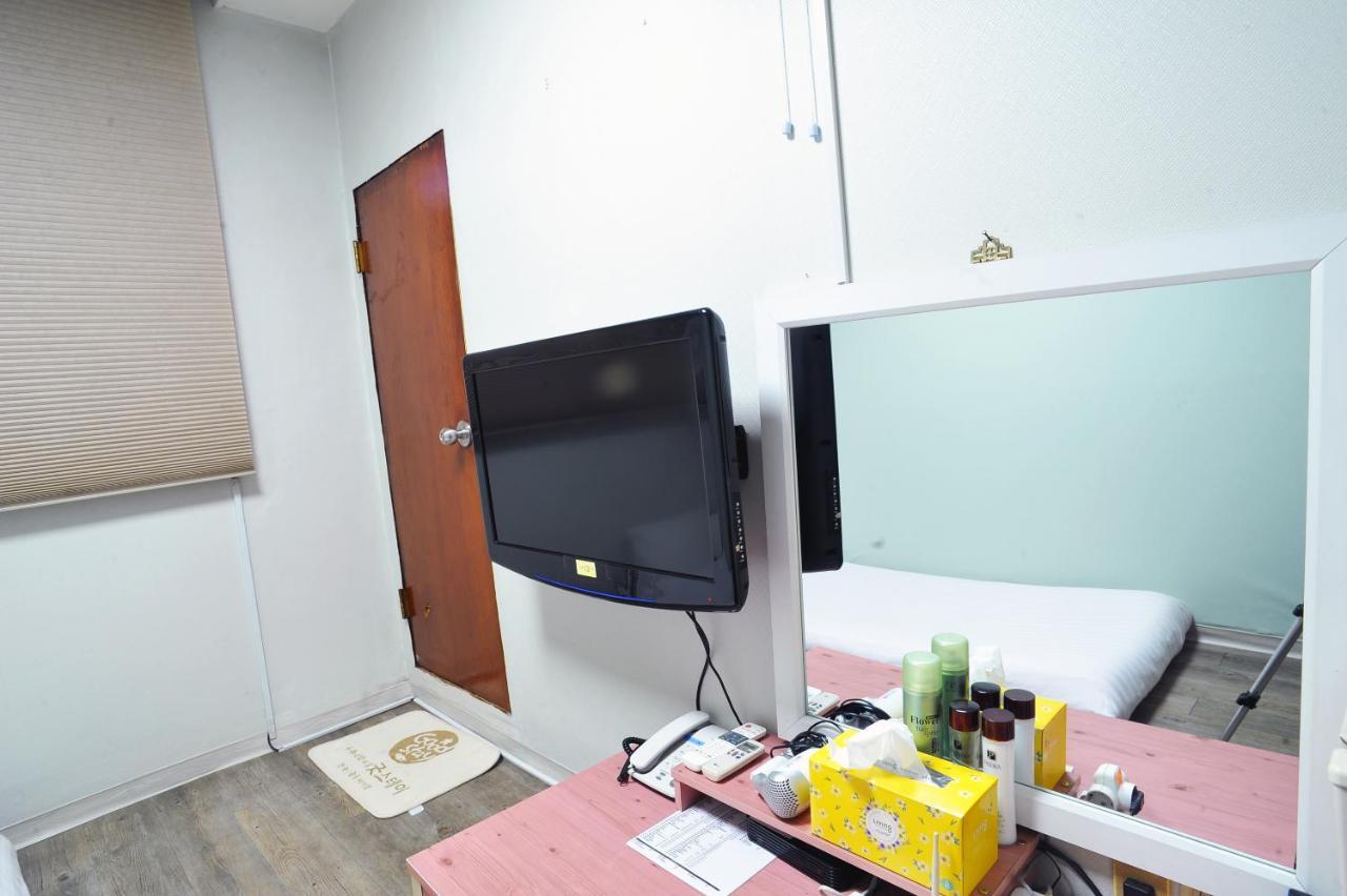 Saewha Hostel Seoul Exterior photo
